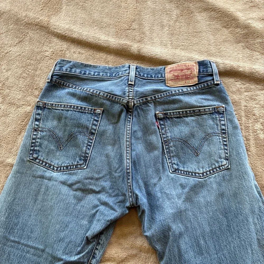 VTG Levi's Men's Jeans 501 33 x 34** Med Blue 90s/Y2K Grunge-core Indie Sleaze